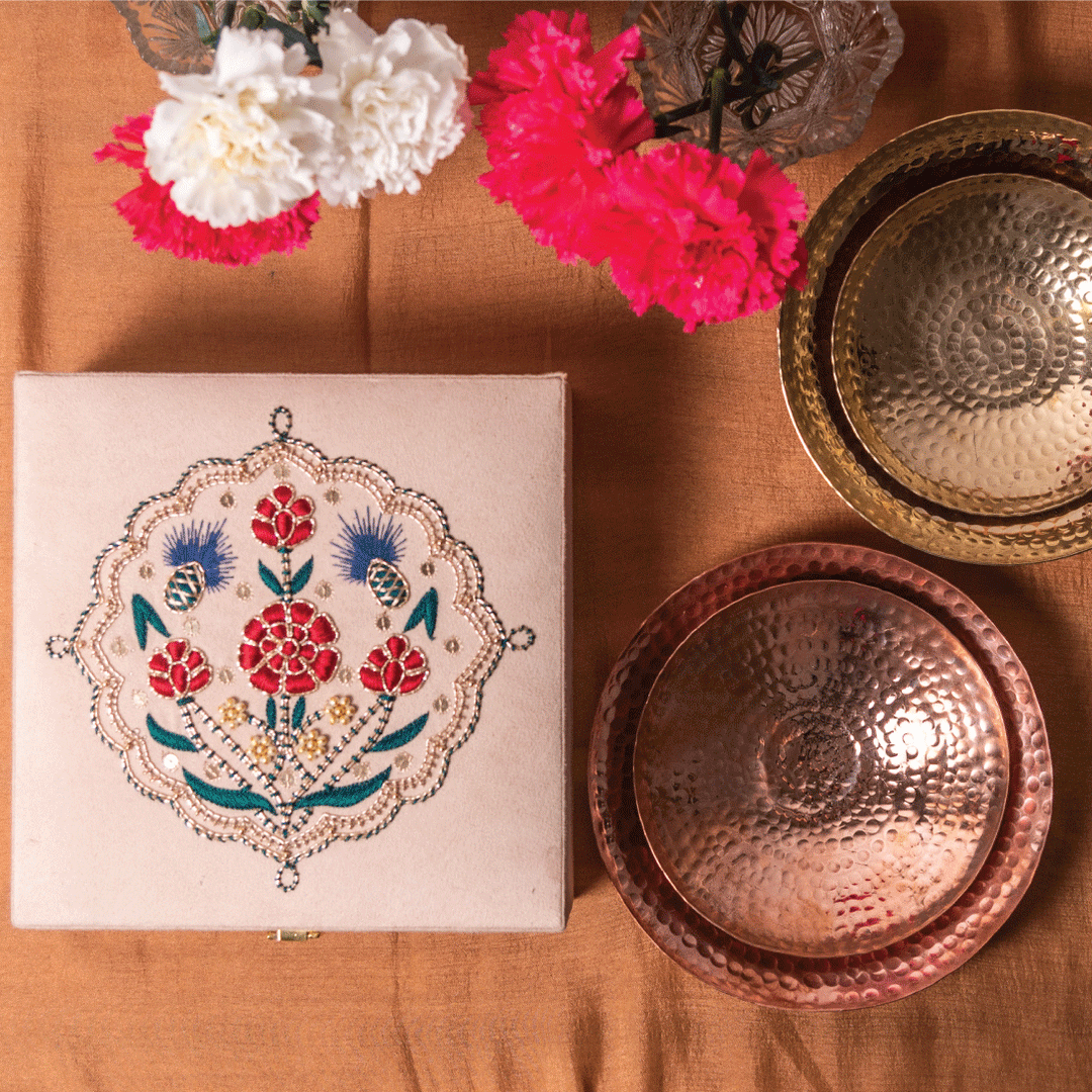 Guldasta Zardozi Box with Curved Plate Wedding Favours P-TAL