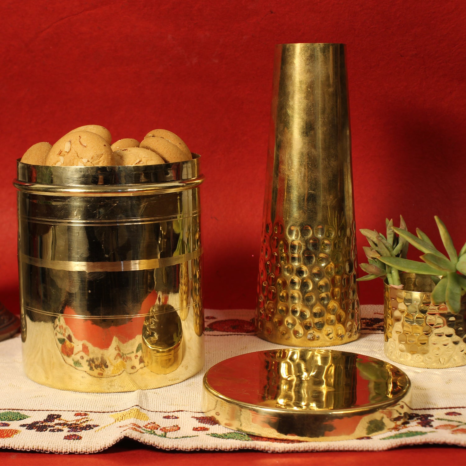 Desi Karigar Wooden & Brass Antique Hut Shape Coaster Set Home Decor Gift  Item at Best Price in Saharanpur | Desi Karigar